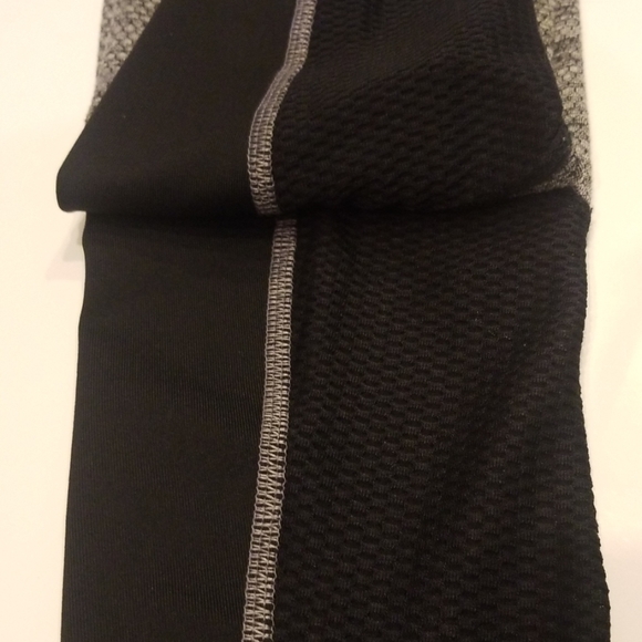 *SOLD* C9 by Champion Ankle Texture Leggings - Picture 7 of 8